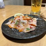 めしや けむり - サーモンカルパッチョ✨ピンクペッパーがアクセント