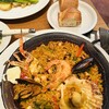 Bar Espanol LA BODEGA - 魚介のパエリア(サラダ付　¥1859)
