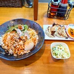 ぎふ担担麺koku - 料理写真:4月限定と書かれていた

●春のあさり　汁無し担々麺　1,300円

餃子が食べたかったので

●焼餃子　4個　400円

合計　1,700円　となる

そして3回目セルフサービスの皿となる（笑）