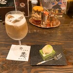炭火焼珈琲 蔵 - カフェラテ アイス（900円）