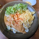 牧のうどん - ◆きつねうどん 470円に天かすとネギを入れる