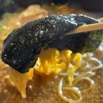 三鈴ラーメン - のりを巻いて