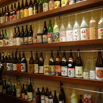 旬鮮炭火焼 獺祭 - 壁面のボトル群が圧巻