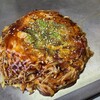 오코노미야키 타치코마 - 肉玉そば(税込1,000円)
                ・袋入り蒸し中太麺(中川製麺)
                ・オタフクソース(フルーティーな甘み)
                ・焼き方:押さえる
                ・焼き上がりの形:盛り上がった円形
                ・鉄板orお皿で食べるのが標準
