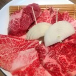 焼肉 飯村牛 - 焼肉盛合せ カルビ、ハラミ、ヒレ