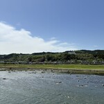 戸山うなぎ - お店の向かいの川｡