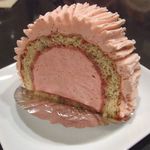 洋菓子舗 茂右衛門 - 苺ののビュッシュ