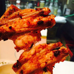 鳥はな   - 手羽先！細かく刻んだガーリックが効いててまいうーです（≧∇≦）