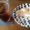 インキョカフェ - アイスティー、コーヒークリームバナナケーキ　