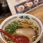 尾道らーめん 味龍 - 料理写真:味龍ラーメン+半炒飯セット