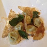 カーサ・デル・チーボ - 桜姫鶏とリコッタを詰めたトルテッリ その皮のクロカンテ添え