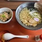 和風レストランまるまつ - 料理写真:鶏中華とミニ鶏そぼろ丼のセット