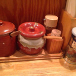 つけ麺屋 やすべえ - 卓上のアイテム