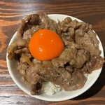 麺屋 こくう - 當日の「萬葉牛のご飯」は「ハラミすき燒き丼」。