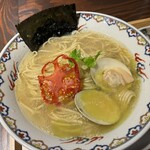 麺屋 こくう - 「牛と貝の鹽らぁ麺」。