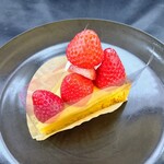 Café Petitmarron - いちごタルト