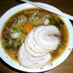 彩華ラーメン - 彩華ラーメン（小）スペシャル（脂身チャーシュー、生玉子入り）('07.12)