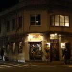 イルバンコ - 古びた感じのビルとギャップがいい