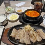 吾照里 - 韓流ランチのBセットで、塩サムギョプサルに、チーズスンドゥブチゲ
