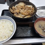 吉野家 - 牛鉄板焼肉定食（ごはん大盛・しじみ汁に変更）