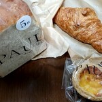 PAUL - 料理写真:パステル・デ・ナタ（右下）