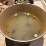 クラフトビールとおばんざい　tsunagu - 味噌汁 接写