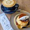 Bedford Ave Cafe - クラシックプリン（700円）とカフェラテ（650円）☕️ 最高の組み合わせに、心もお腹も満たされます！