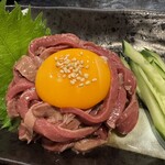 肴と煮込み 古臓 - 心臓の塩ユッケ
