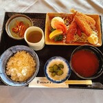 貞宝カントリークラブ - 鶏唐揚げとアジフライ定食です