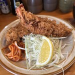 かつ平 - 大きな海老は尻尾から美味しいです。