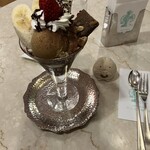 神戸にしむら珈琲店 - 料理写真:チョコレートパフェ。