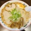 銀座 元楽 - ★醤油味元ラーメン¥850＋麺大盛り¥120
※背脂多めオーダー

まず目に入るのは、丼を覆う粉雪のような背脂。