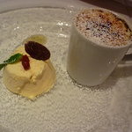 セ'ラヴィー!ナガノ - ﾀﾞｰｸﾁｪﾘｰの蒸しｹｰｷとﾚｱﾁｰｽﾞ､ｵﾚﾝｼﾞのﾊﾟﾙﾌｪ添え