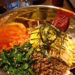 韓国家庭料理 唐辛子 - ランチのビビンバ（スープ付き、900円)