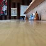 とらや - カウンターには黒電話が！