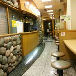 名代 富士そば  - オサレな店内と石垣