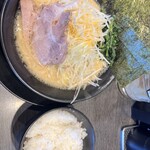 家系ラーメン頂㐂家 - 料理写真:
