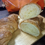 ベーカリー 南 - エシレバター・クロワッサン ３８０円