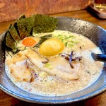 どん きさろく - 豚骨に半熟卵だったかな