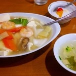 Keirin Hanten - エビとお豆腐野菜の塩味炒め定食。ご飯は大盛りだった。あっさり美味しい。