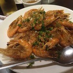 丸林魯肉飯 - 『エビの揚げ物』様少しパクチーの香りも効いていてかなりの紹興酒泥棒！