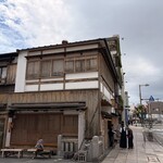 うなぎ 桜家 - 5-6人は常に並んでいる様子