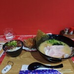 食匠 なる花 - 濃厚豚骨拉麺1100円 ミニハラミ丼595円 からあげ1個308円