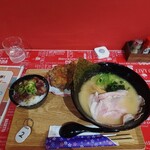 食匠 なる花 - 濃厚豚骨拉麺1100円 ミニハラミ丼595円 からあげ1個308円