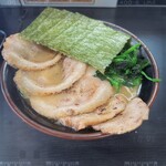 横浜家系ラーメン すずき家 - 料理写真:豚骨醤油チャーシューメン　1150円
