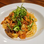 MOKICHI TRATTORIA - 桜海老と春野菜のトマトソーススパゲッティ