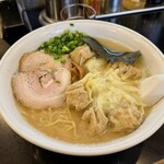 ラーメン茂木 - 雲呑麺（わんたんめん）　1100円　＋　大盛り　150円