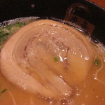 ラーメン康竜 - チャーシューはバラ肉ロールで美味しいです^^