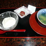 浅田屋 - 朝食、アロエ入りヨーグルト・梅干し・お茶