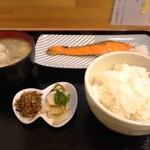 三笠食堂 - 日替わり定食 ・甘塩鮭焼
